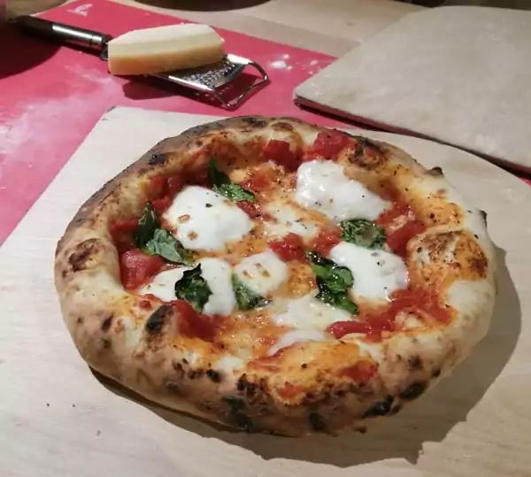 Calories in Neapolitan Margherits Pizza