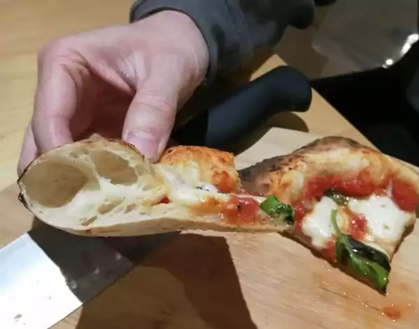 Neapolitan pizza crust