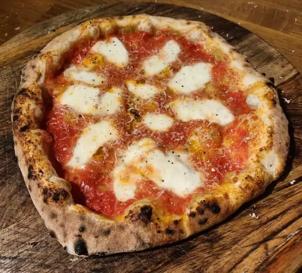 Calories in Neapolitan Margherita pizza with parmesan