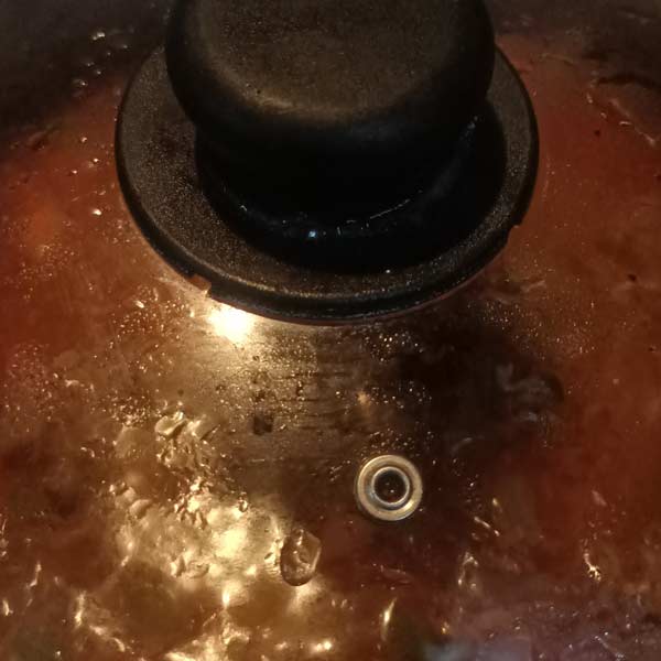 Bolognese pizza sauce cooking